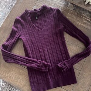 Jessica Simpson Women's Burgundy Choker Style Sweater